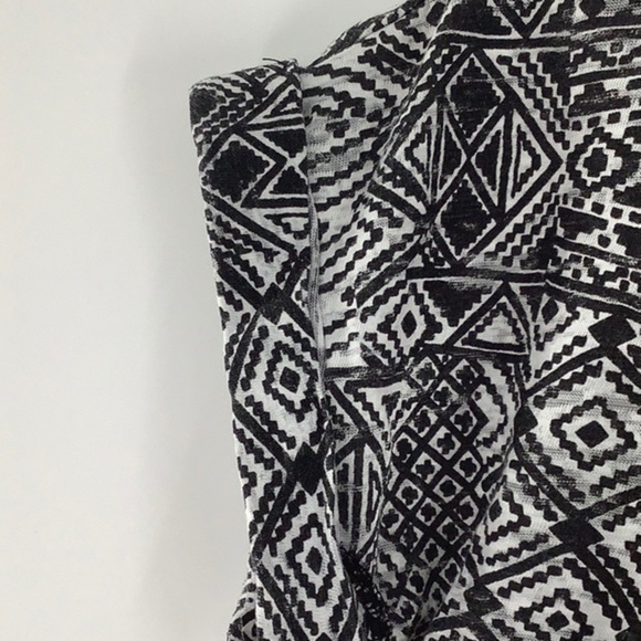 AEROPOSTALE Geometric tribal short sleeve crop top - Picture 6 of 9